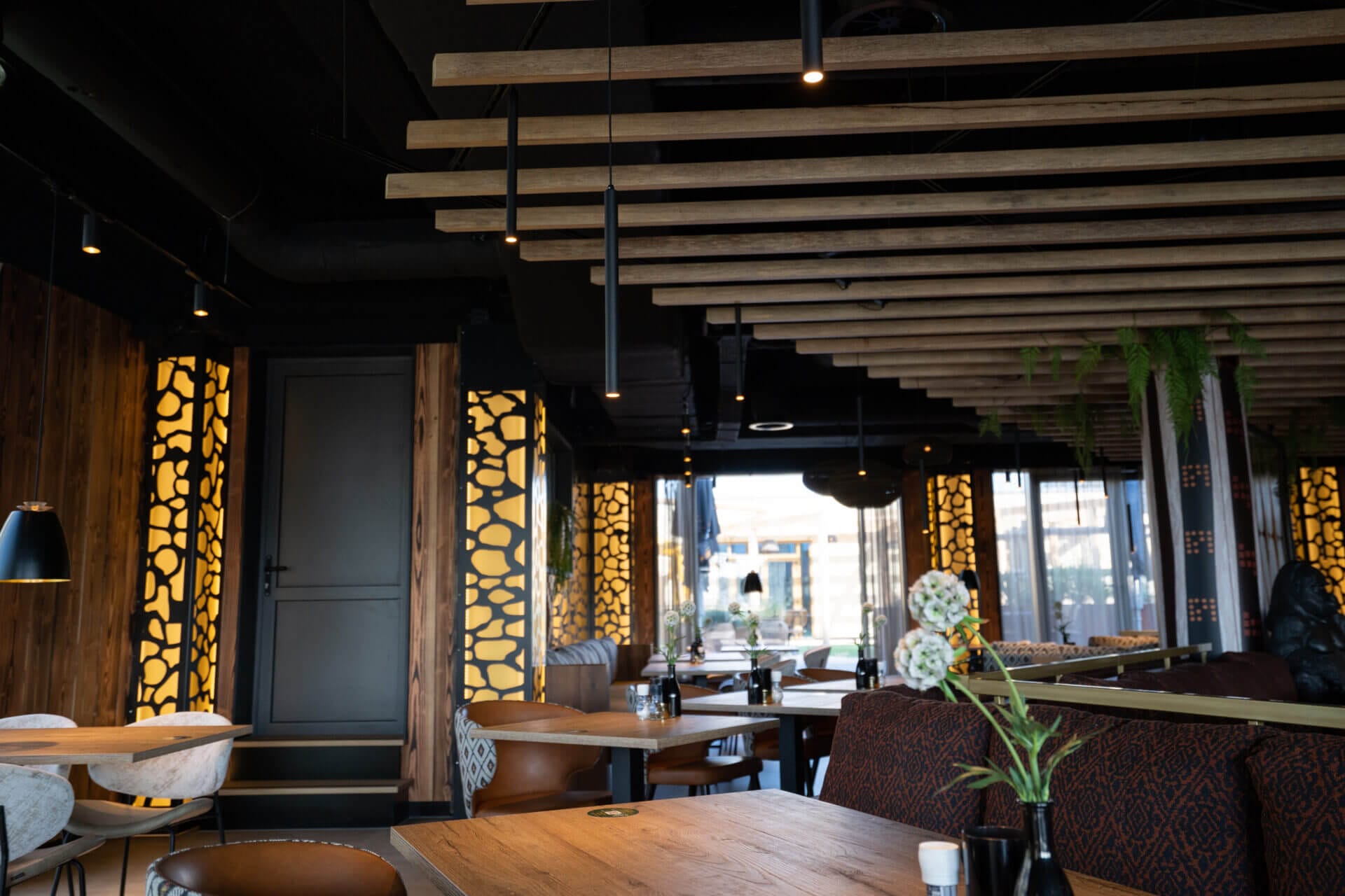 Lighting at restaurant