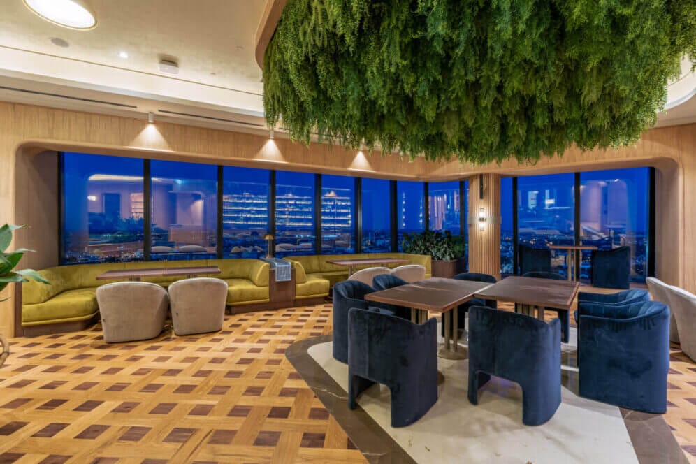 Restaurant with a view by night