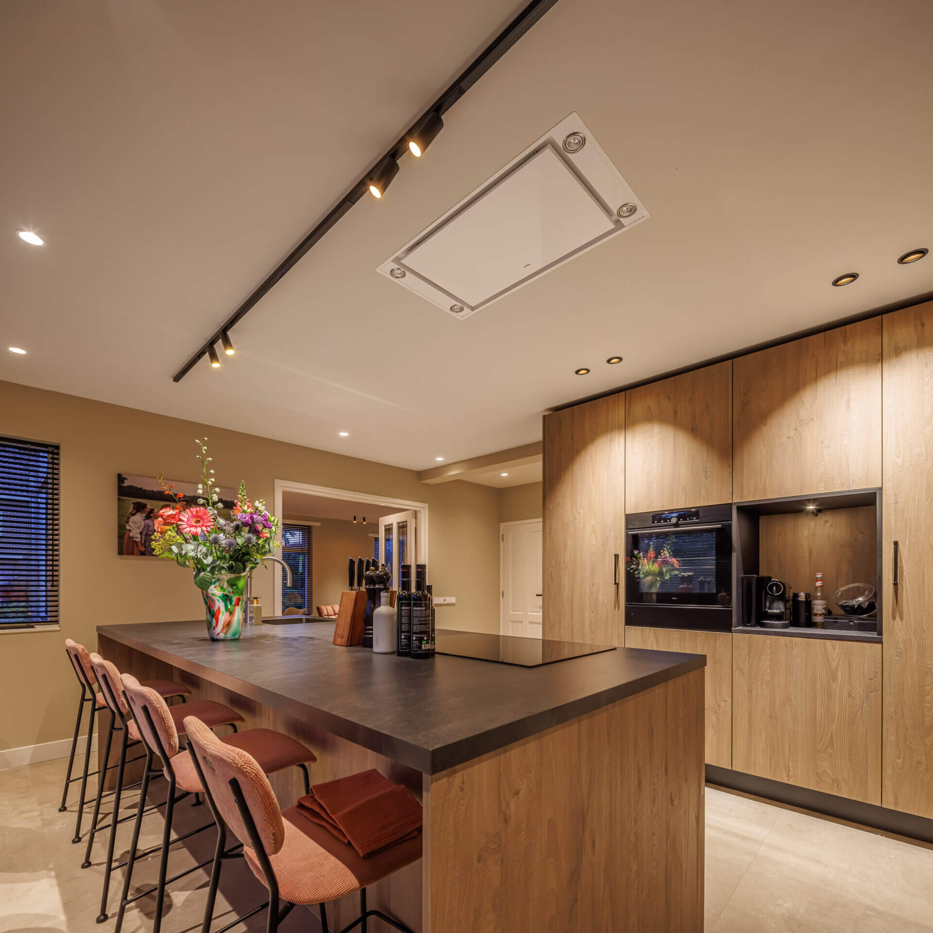 Modern kitchen with track lighting by Karizma Luce
