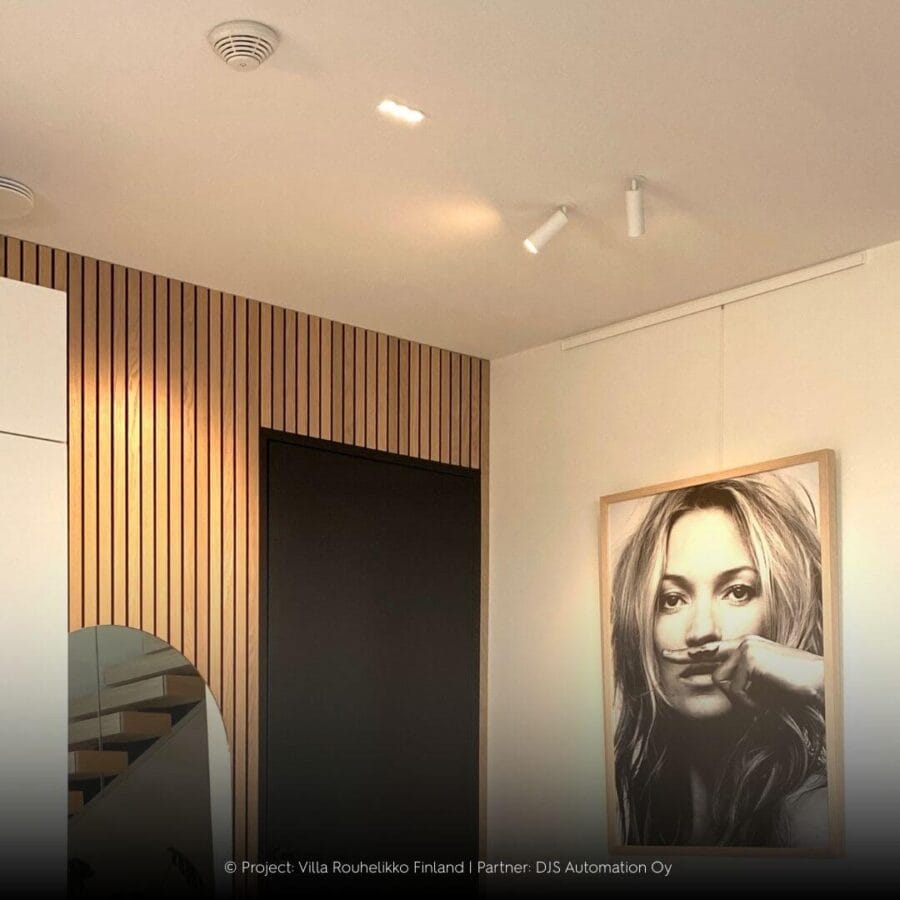 Finnish interior with white Dea Cura XS spot by Karizma Luce.