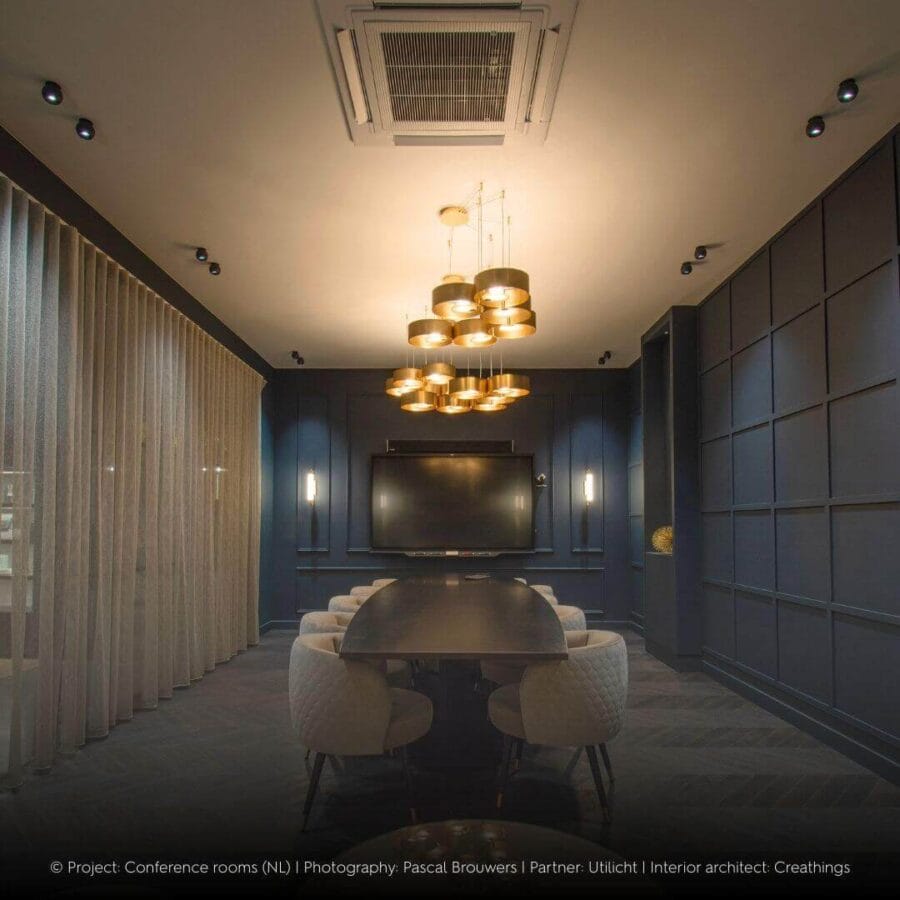 Karizma Luce Dea Eros S tu in in modern meeting room with blue en beige colour theme.