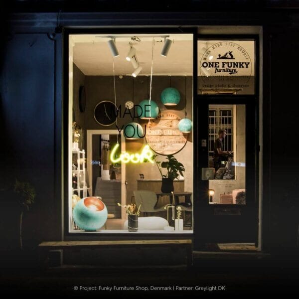 Shop window with Tesoro luminaire by Karizma Luce.